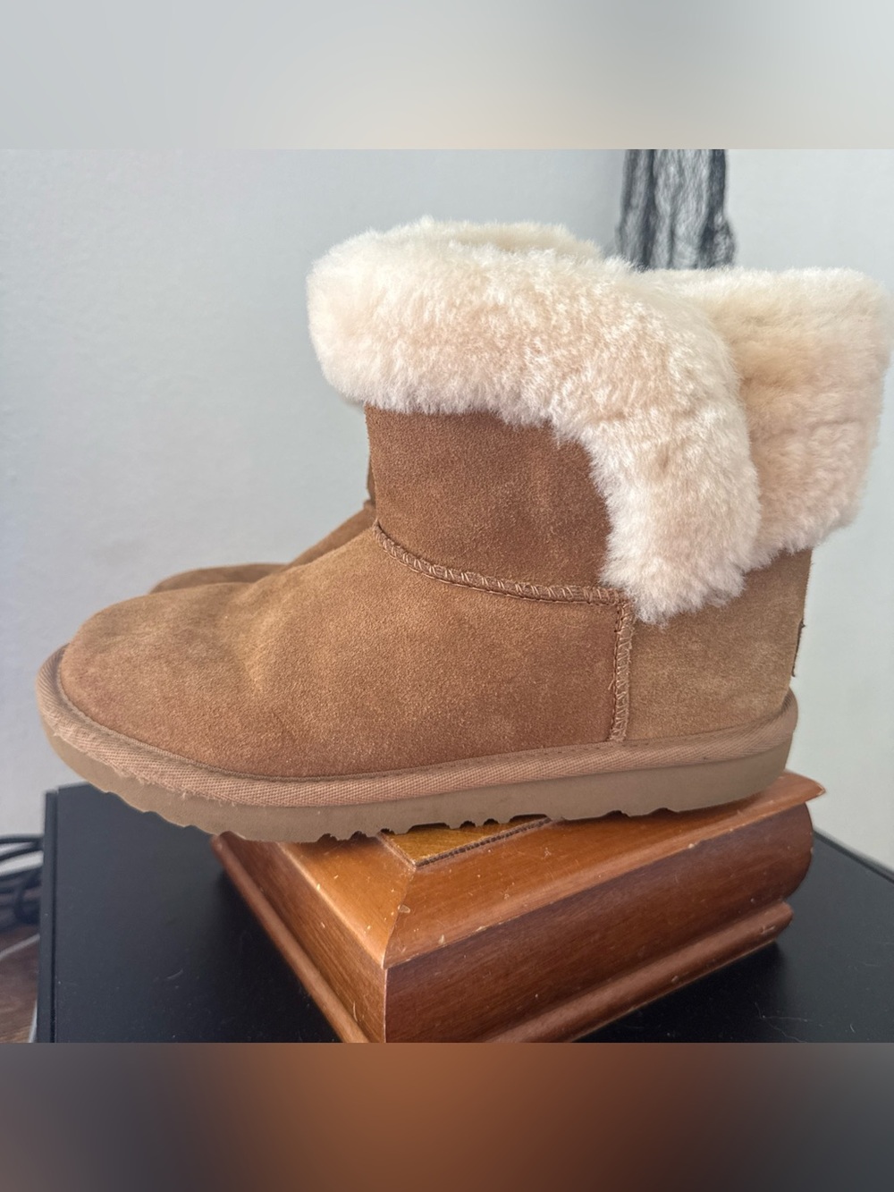 Big Girl's UGG Saniya Shearling Boots Sz 4Y , women’s 6
